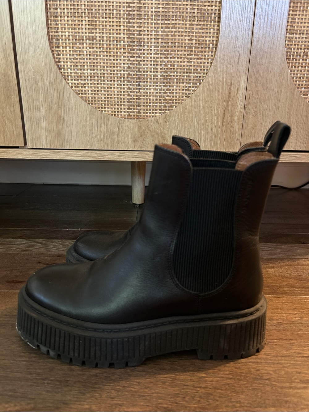 Ten Points Chunky Black Chelsea Platform Boots